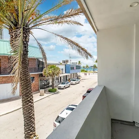 The Purple Pelican Beachfront With Ocean Balcony Unit 2